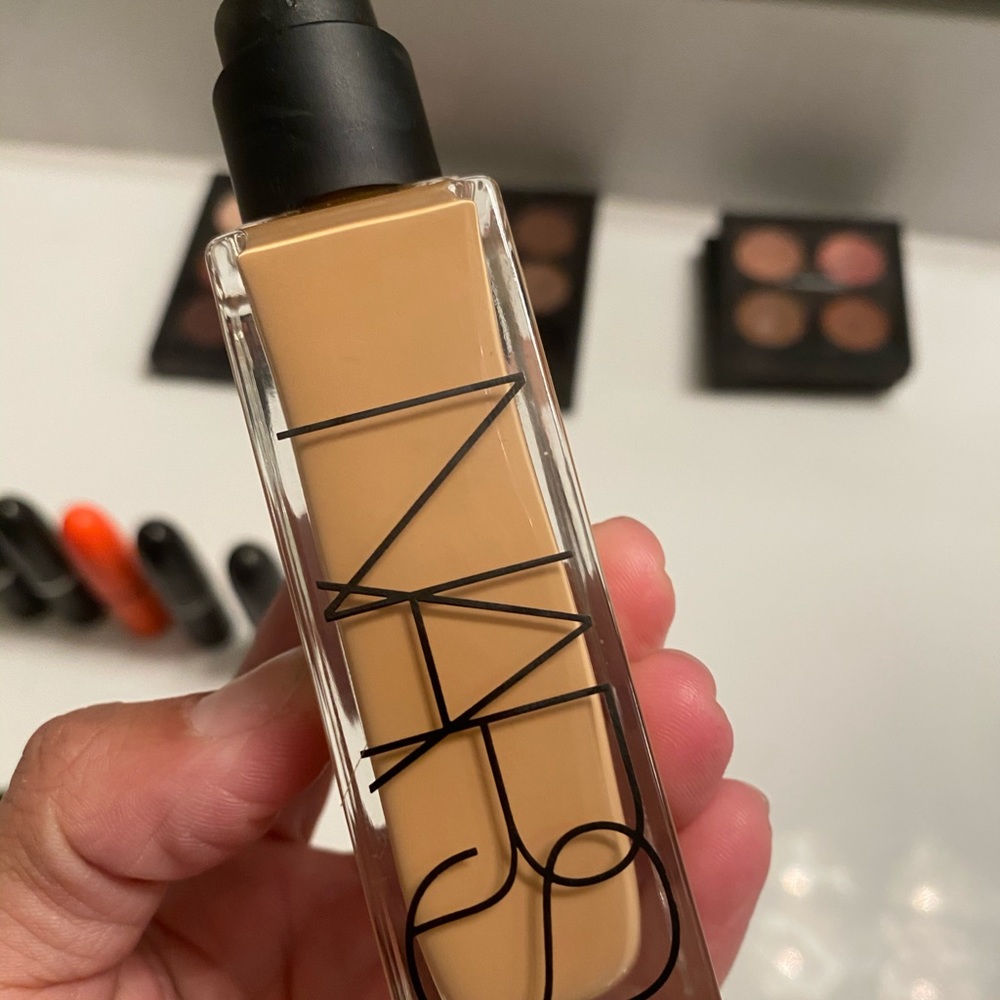 NARS natural radiant longwear foundation Vanatu